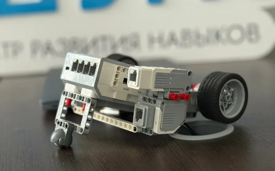 Робот Mindstorms EV3, собранный на занятии